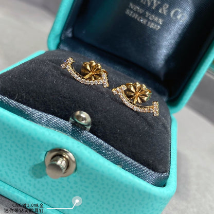 18K T Smile Diamonds Earrings