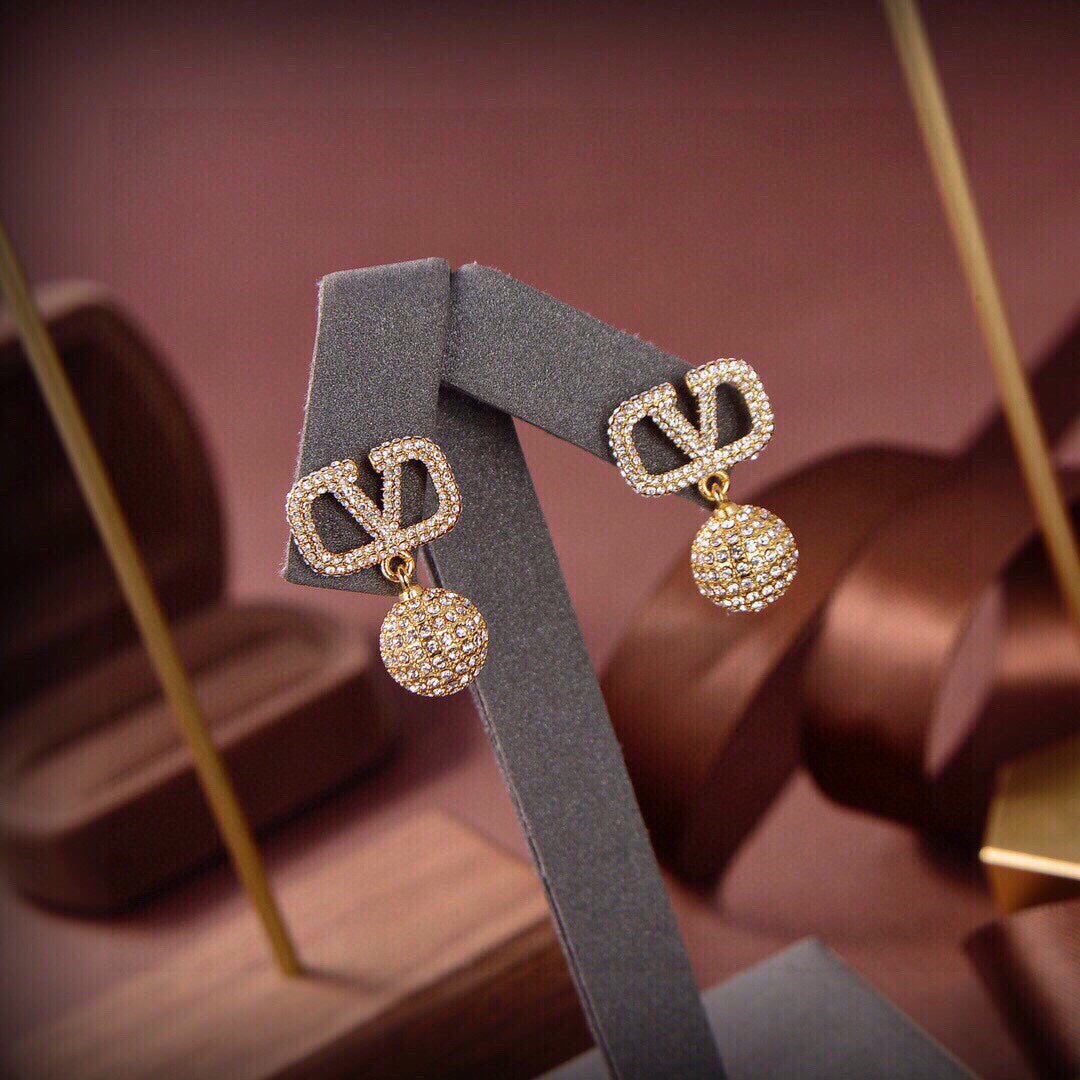 18K Vlogo Diamonds Earrings