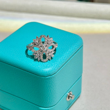 18K T Vinatge Flower Ring