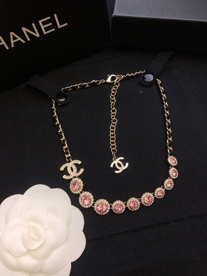 Collier en cuir avec cristaux roses CC 18 carats