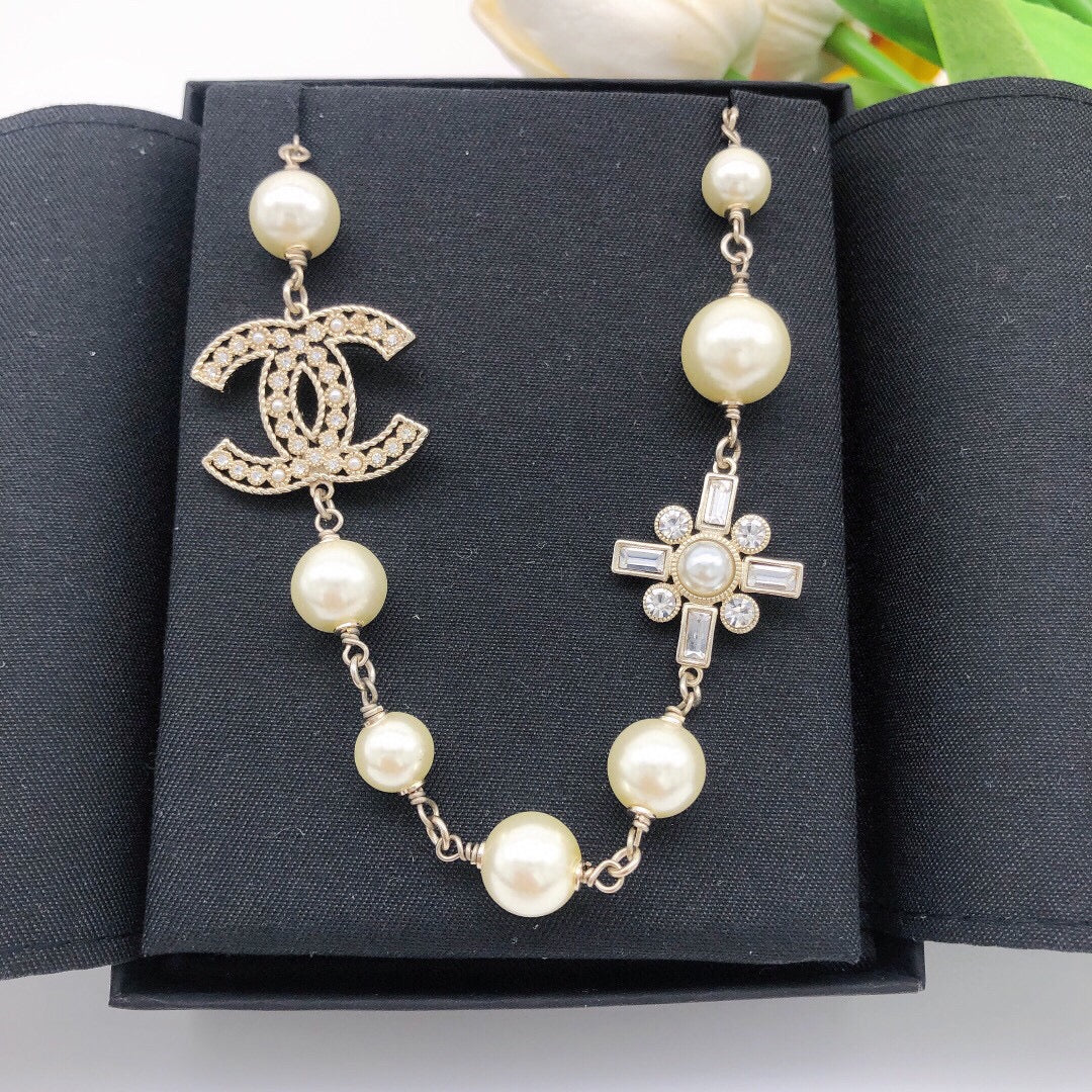 18K CC Flower Pearls Chain Necklace