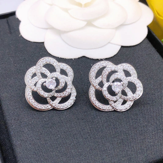 18K CHANEL Camellia Diamond Brooch