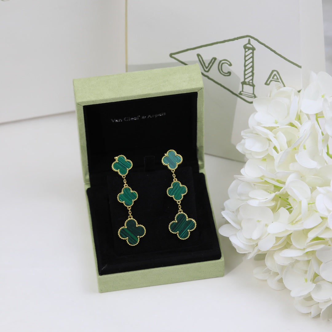 Boucles d'oreilles trèfle à trois motifs malachite Magic Alhambra 18 carats