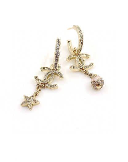 Boucles d'oreilles longues à pendentif en perles CC 18 carats