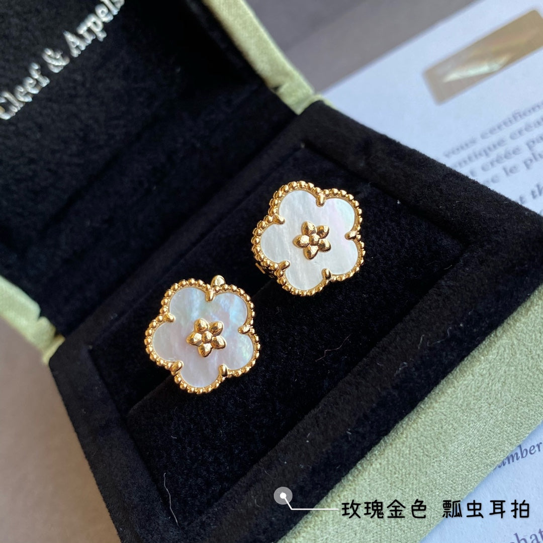 Boucles d'oreilles en fleurs de prunier Lucky Spring 18 carats