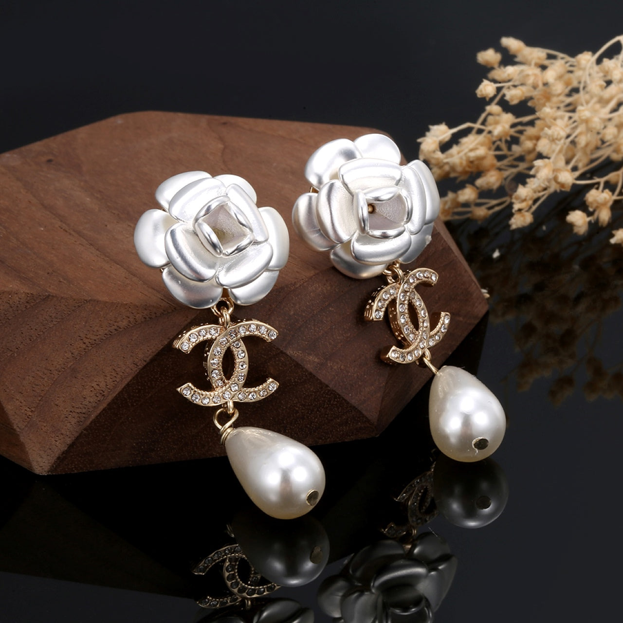 18K CC Flower Pearl Earrings