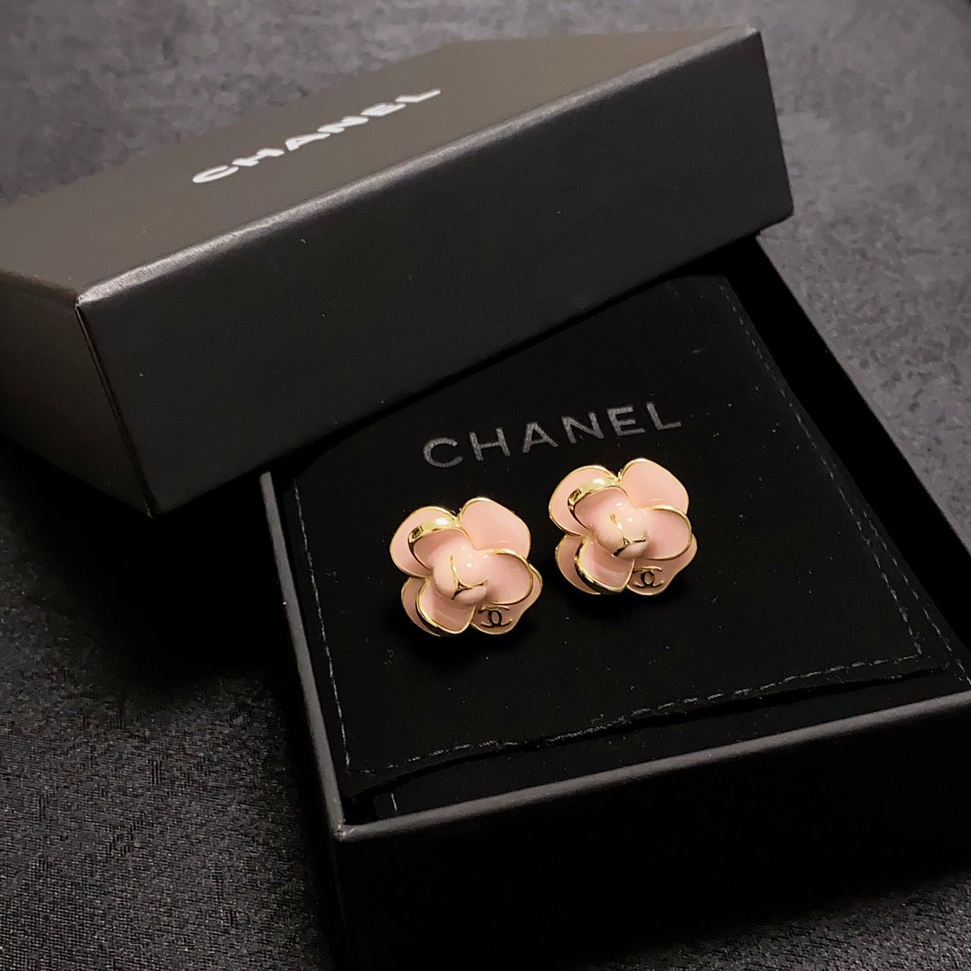 18K CC Camellia Earrings