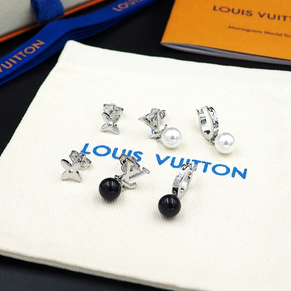 Boucles D'oreilles Perles Monogramme Louis 18 Carats