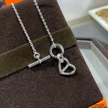 18K Cache-cœur Amulette Pendant H Necklace