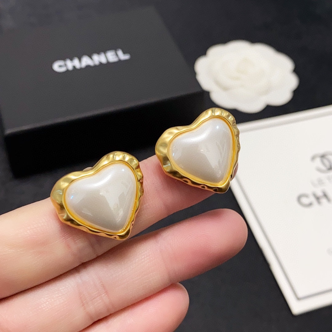 18K CC Heart Pearl Earrings