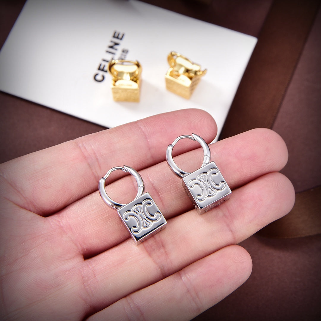 18K Triomphe Box Hoops Earrings