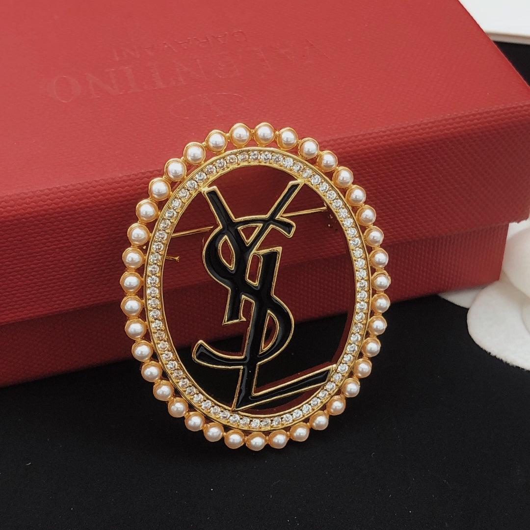 18K Oval Pearls Brooch