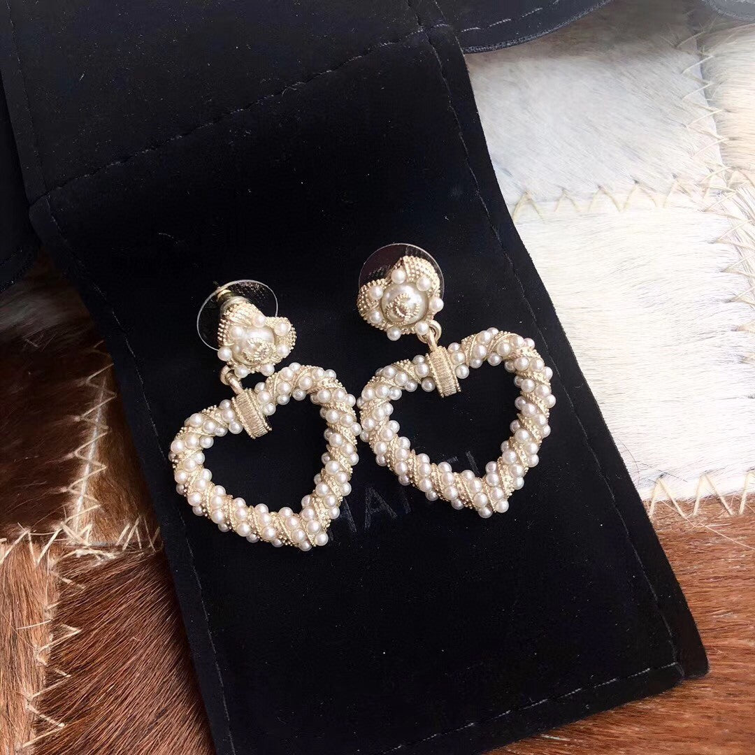 Boucles d'oreilles pendantes en forme de cœur CC 18 carats