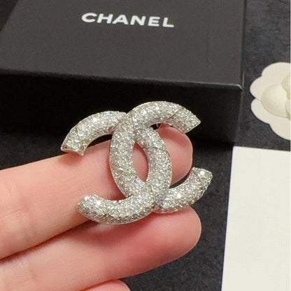 18K CC White Gold Diamond Brooch