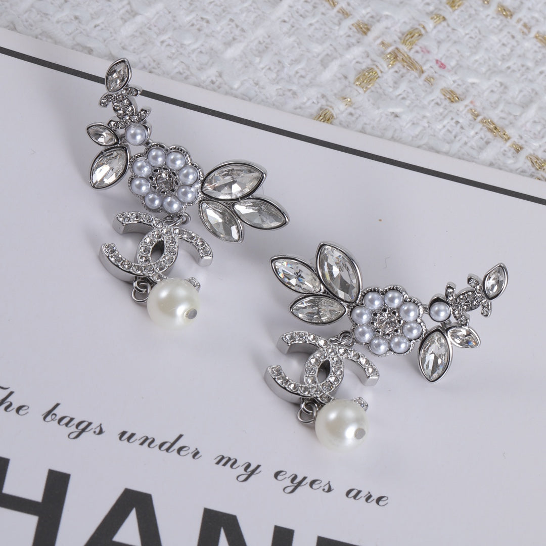 Boucles d'oreilles en cristaux de fleurs CC 18 carats