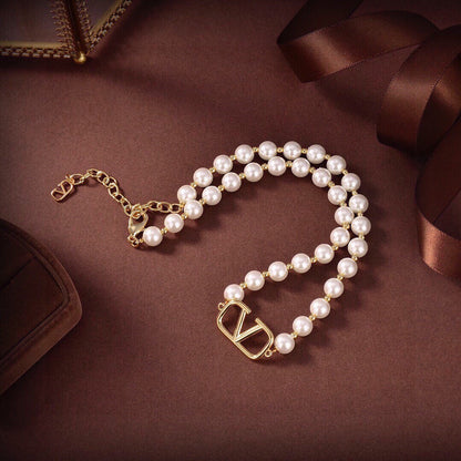 18K VLogo Pearls Choker Necklace