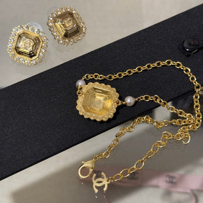 18K CC 25K Cube Pearl Choker Necklace