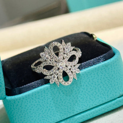 18K T Vinatge Flower Ring