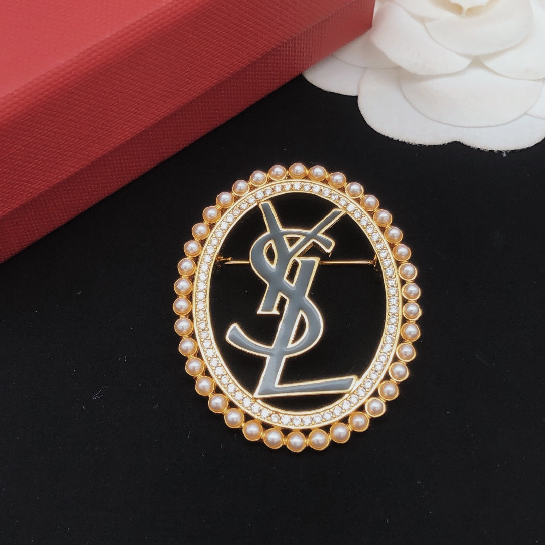 18K Oval Pearls Brooch