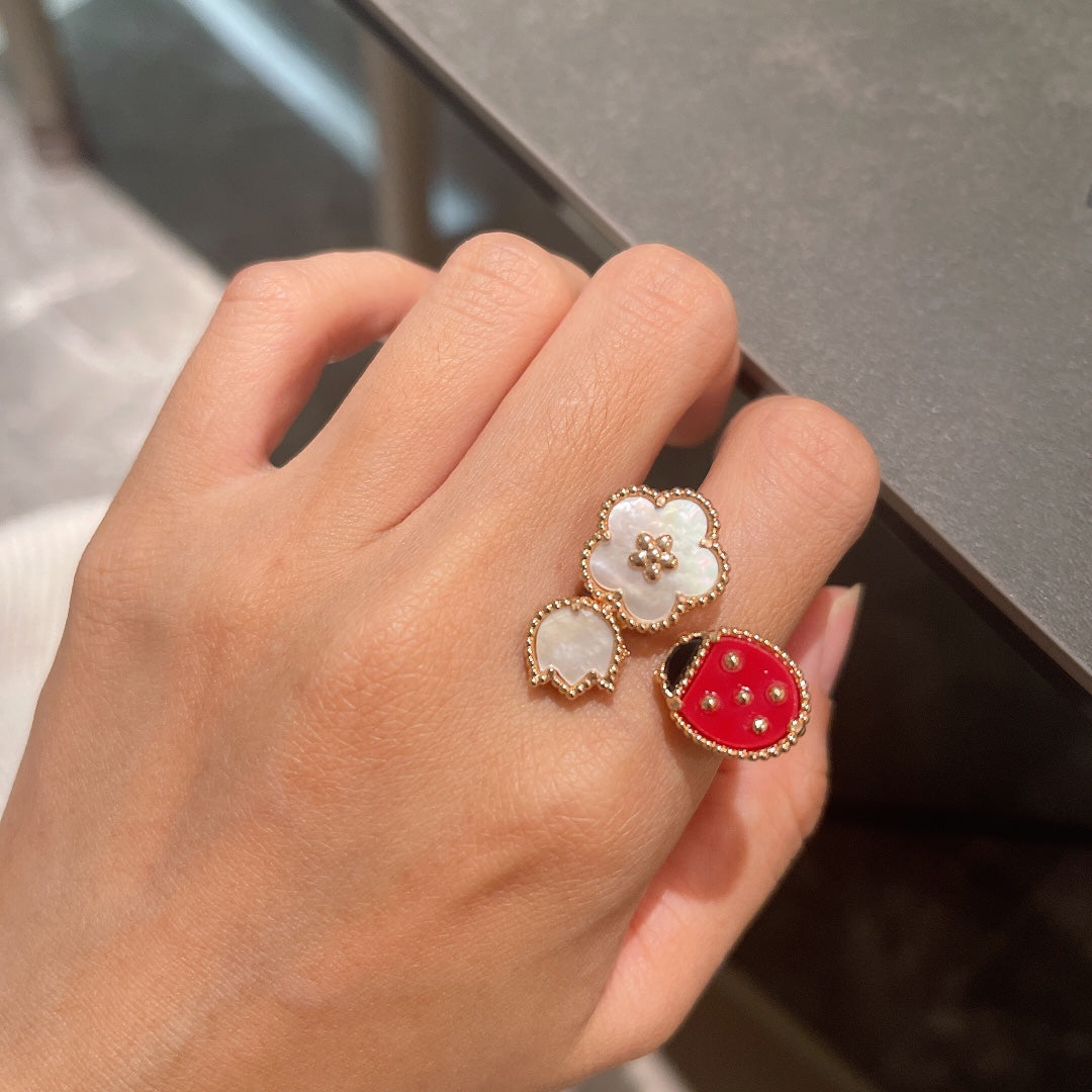 18K Lucky Spring Ring – Zigaro Mart 18K Lucky Spring Ring – Zigaro Mart