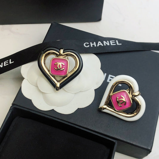 18K CHANEL CC Heart Brooch