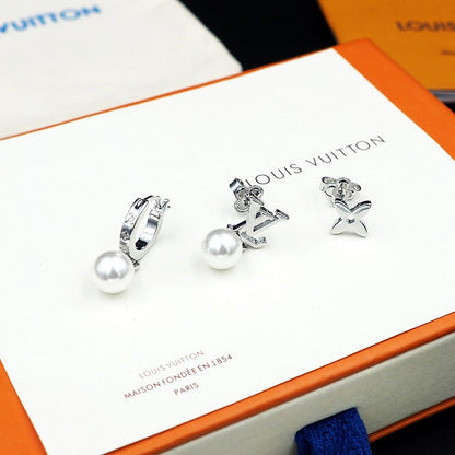 Boucles D'oreilles Perles Monogramme Louis 18 Carats